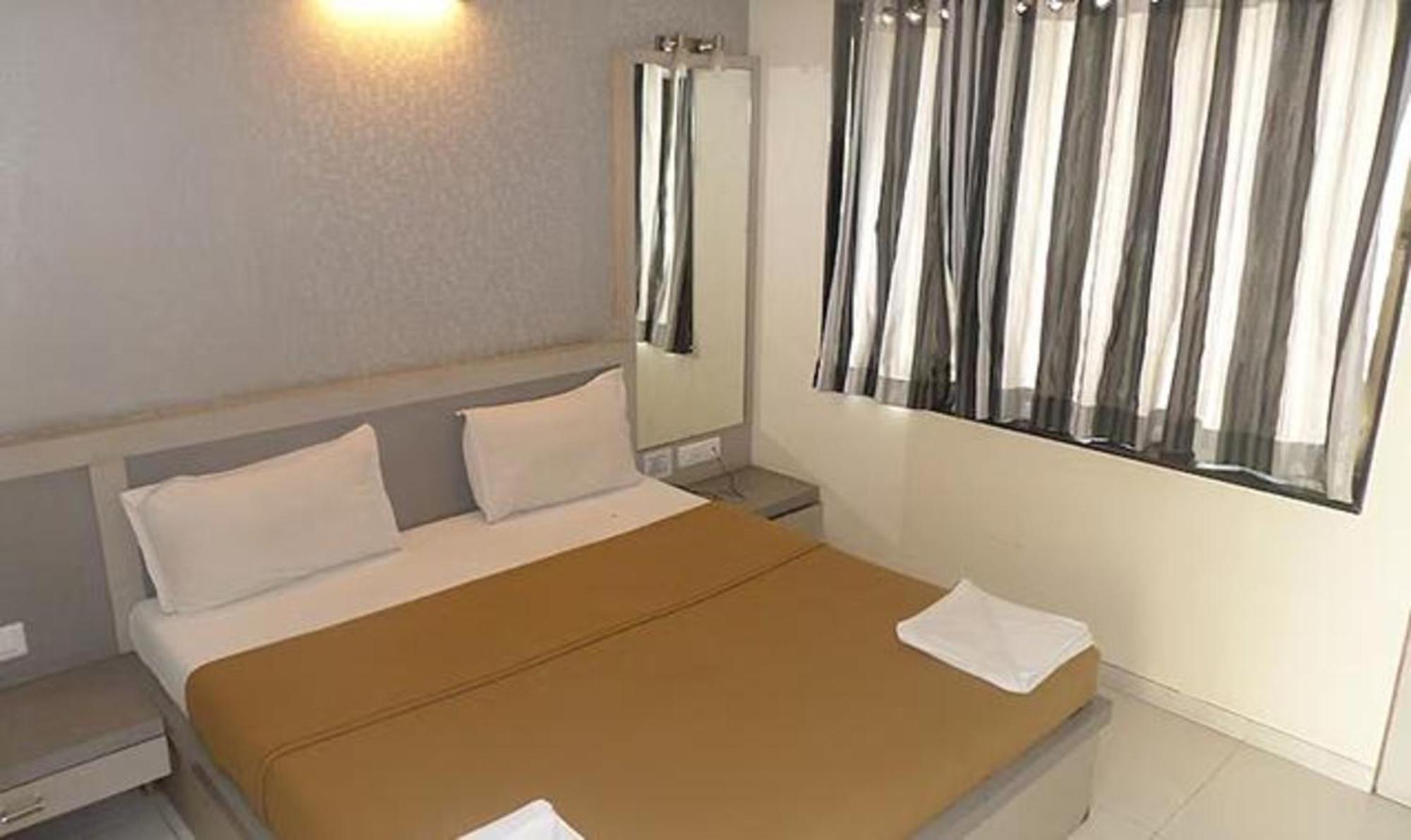 Fabhotel Skylark Inn Nashik Exterior photo